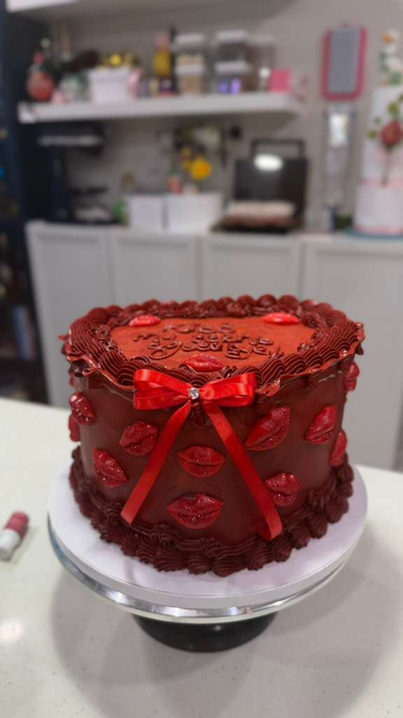 Heart & Kisses Cake